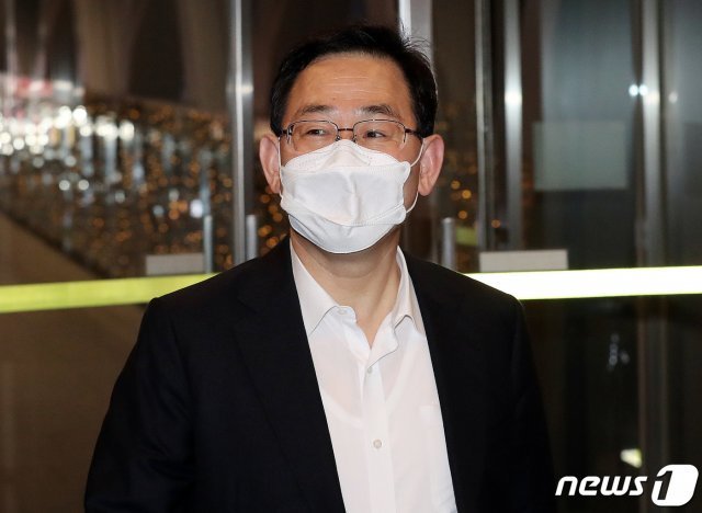 주호영 국민의힘 원내대표가 16일 오후 서울 마포구의 한 중식당에서 열린 김종인 비대위원장과 3선의원 만찬에 참석하고 있다. 2020.11.16/뉴스1 © News1