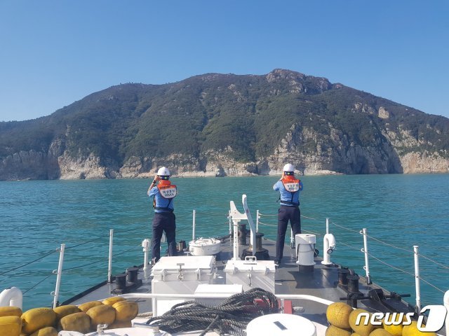 해상 수색 중인 해경.(여수해경 제공). /뉴스1 © News1