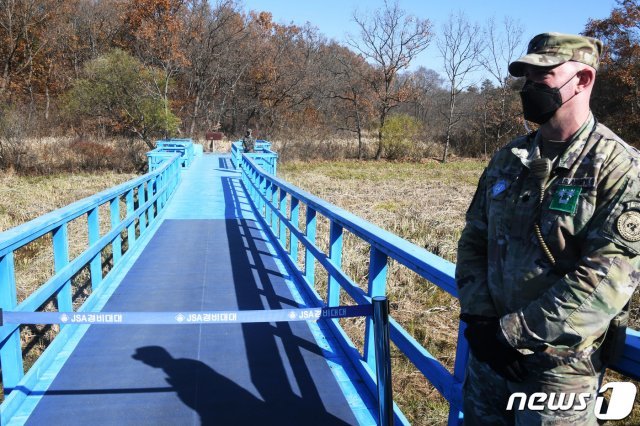 4일 오전 파주시 판문점 도보다리 4·17 남북 정상회담 장소가 통제되어 있다. 2020.11.4/뉴스1 © News1