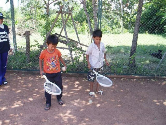 캄보디아에서 소프트테니스에 입문한 어린 선수. 최종률 감독 제공