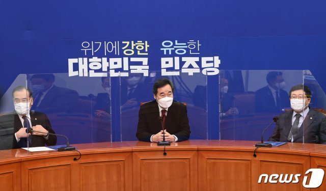 이낙연 더불어민주당 대표가 18일 오전 서울 여의도 국회에서 열린 특보단 임명장 수여식에서 발언을 하고 있다. 2020.11.18/뉴스1 © News1