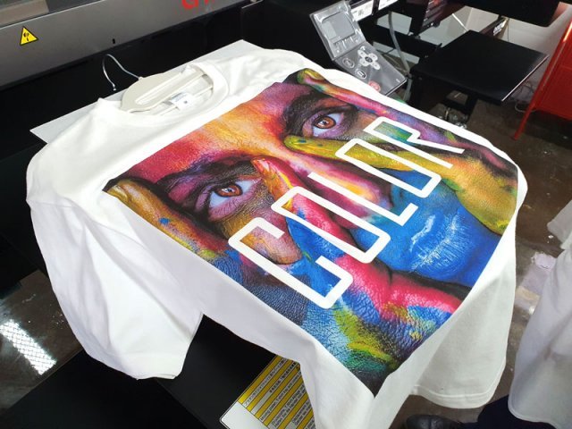 주문과 거의 동시에 제품 생산이 가능하며 섬세한 컬러 표현능력도 갖췄다 (출처=IT동아)