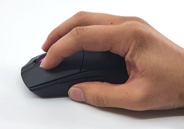 측면 2개까지 총 6개의 버튼을 갖췄다 (출처=IT동아)