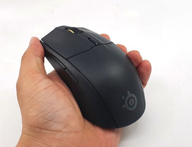 제품 크기는 너무 크지도 작지도 않다 (출처=IT동아)