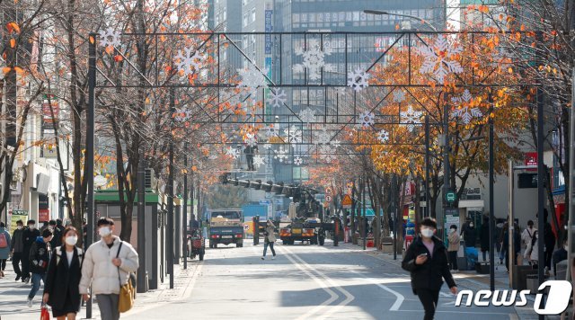 주말인 21일 오후 서울 서대문구 연세로 일대가 한산하다.  2020.11.21/뉴스1 © News1