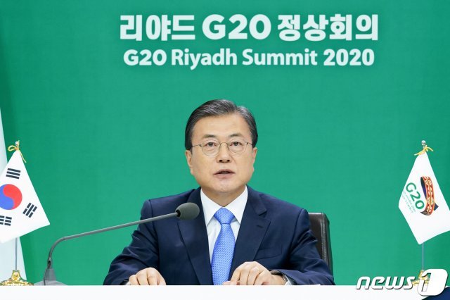 문재인 대통령이 21일 청와대에서 G20 화상 정상회의 (1일차)에 참석해 발언하고 있다. 2020.11.21/뉴스1 © News1