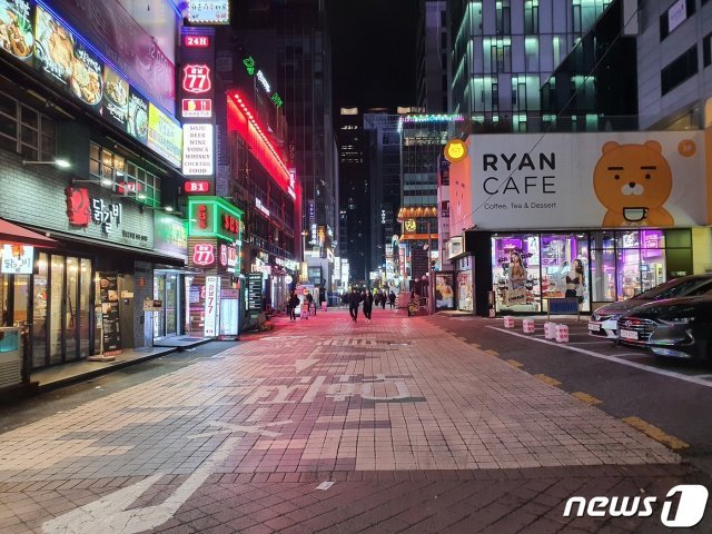 22일 오후 서울 강남구 강남역 인근 골목. © 뉴스1