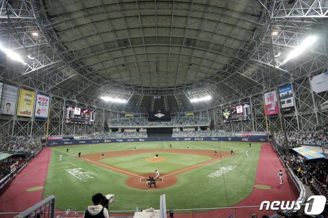 12일 오후 서울 구로구 고척스카이돔에서 프로야구 2020 신한은행 SOL KBO 포스트시즌 플레이오프 3차전 kt위즈와 두산베어스의 경기가 진행되고 있다. 2020.11.12/뉴스1 © News1