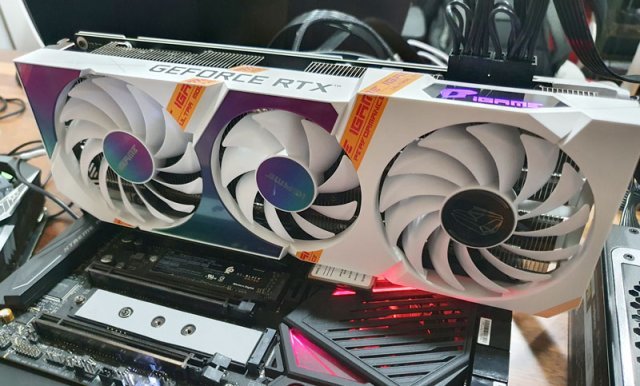 컬러풀 iGAME 지포스 RTX 3070 Ultra OC White (출처=IT동아)