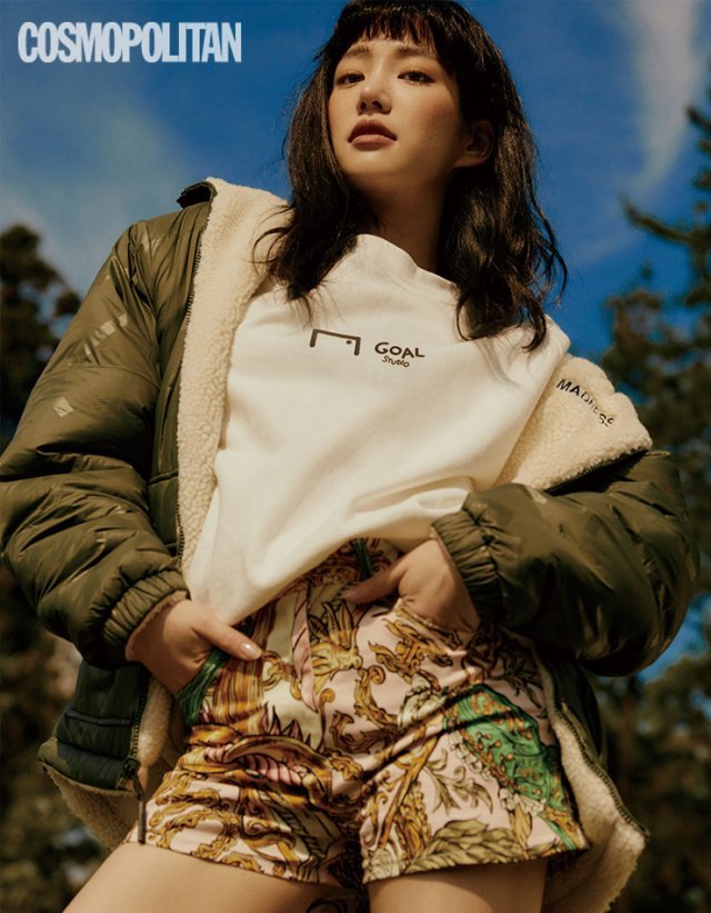 이유비/ 코스모폴리탄 제공