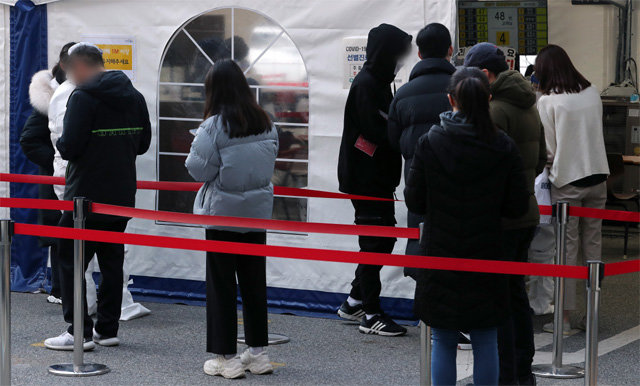 서울 하루확진 262명 ‘역대 최다’… 수도권 ‘2단계+α’ 연장할듯