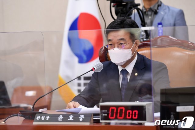 더불어민주당 소속 윤호중 국회 법제사법위원장. 2020.11.27/뉴스1 © News1