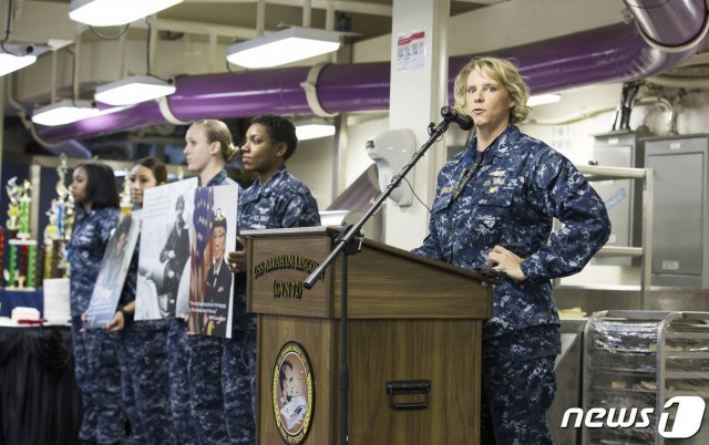 미 해군 항공모함을 지휘할 차기 함장으로 선발된 에이미 바우에언슈미트 대령.(미 해군 제공) © 뉴스1