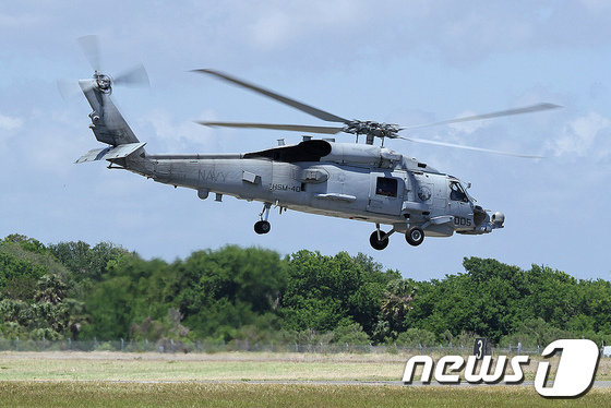 해군의 차기 해상작전헬기로 선정된 미국 록히드마틴의 MH-60R(시호크) .