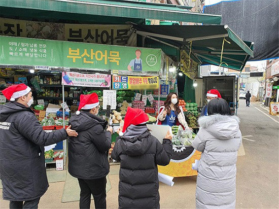 지난 11일 오산 오색시장 네이버 쇼핑라이브 모습. 사진=위커벨 제공