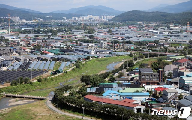 8일 정부가 내년 7월부터 2년 동안 6만가구에 대한 사전청약이 시작된다고 밝혔다. 대상지로는 남양주왕숙 지구, 과천과천 지구, 하남교산 지구 등 3기 신도시 5곳과 시흥거모을 포함한 주거복지로드맵 공급택지기 선정됐다. 사진은 이날 남양주왕숙지구 모습이다. 2020.9.8/뉴스1 © News1