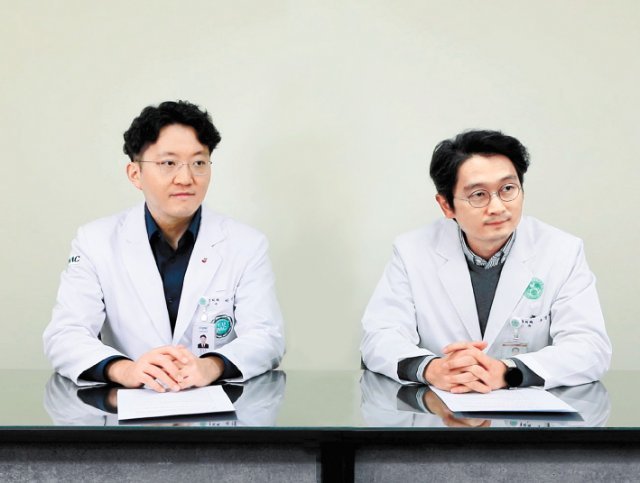 이대목동병원 림프부종센터 우경제(오른쪽), 박진우 교수. 이대목동병원 제공