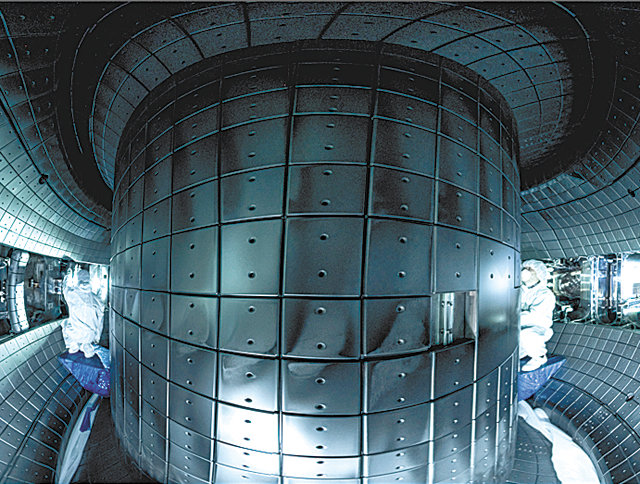 한국형초전도핵융합장치(KSTAR)의 핵심 장치인 토카막 내부. 한국핵융합에너지연구원 제공