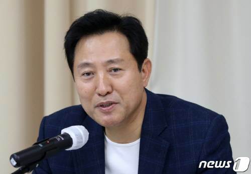 오세훈 전 서울시장이 지난해 10월 서울에서 열린 ‘더 좋은 세상으로’(마포포럼)에서 발언을 하고 있다. 뉴스1