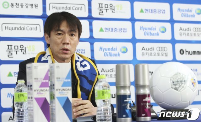 홍명보 울산현대 신임 감독이 7일 오후 울산시 동구 울산현대 클럽하우스에서 열린 온라인 기자회견에서 포부를 밝히고 있다. 2021.1.7/뉴스1 © News1