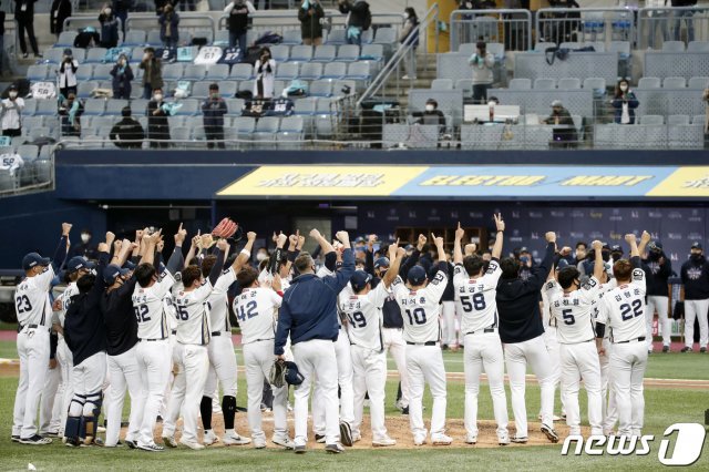 NC다이노스는 한국시리즈에서 두산베어스를 상대로 전적 4대2로 누르고 창단 9년 만에 KBO 프로야구 첫 통합우승을 달성했다. 2020.11.24 © News1