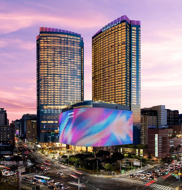 제주지역에서 가장 높은 호텔 등을 갖춘 도심 복합리조트인 드림타워에 대규모 외국인 전용 카지노를 조성하는 행정 절차가 진행될 예정이다. 롯데관광개발㈜ 제공