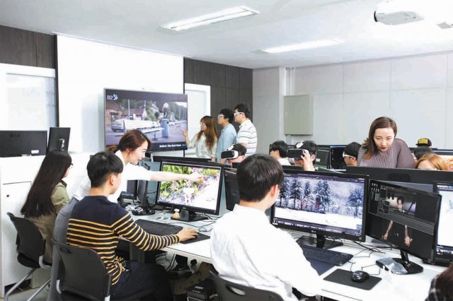 최근 대구 북구 영진전문대 컴퓨터정보계열 실습실에서 학생들이 3차원(3D) 애니메이션 기술을 익히고 있다. 이 학과는 국내외 취업이 활발해 주목을 받는다. 영진전문대 제공
