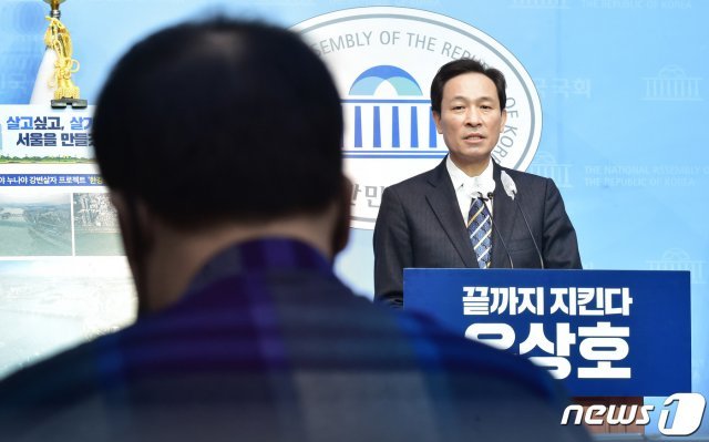 4.7 서울시장 재보궐 선서 출마를 선언한 우상호 더불어민주당 의원이 13일 서울 여의도 국회 소통관에서 ‘살고싶고, 살기쉬운 서울을 만들겠습니다!’ 2차 부동산 정책 발표를 하고 있다. 2021.1.13/뉴스1 © News1