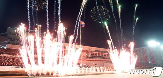 14일 오후 북한 평양에서 북한군의 제8차 조선노동당 대회 기념 열병식이 열렸다. (평양 노동신문=뉴스1)