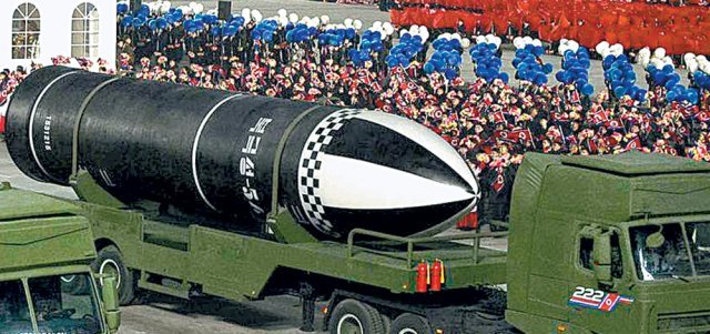 덩치 더 키웠다… 北, 핵잠수함 탑재할 신형 SLBM 시위