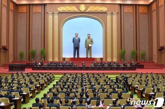 북한 노동당 기관지 노동신문은 18일 최고인민회의 개최 소식을 보도했다. (평양 노동신문=뉴스1)