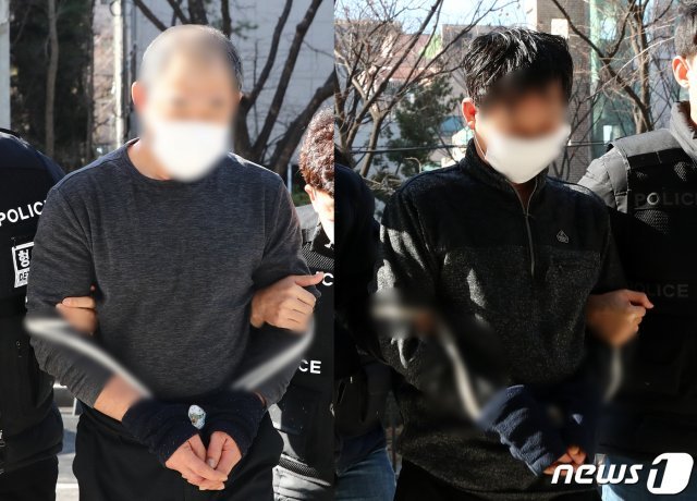 대림동에서 남녀 2명을 살해한 혐의를 받는 50대 중국동포 남성 A, B씨가 24일 오후 서울 영등포구 서울남부지방법원에서 열린 구속 전 피의자 심문(영장실질심사)에 출석하고 있다.  2021.1.24/뉴스1 © News1