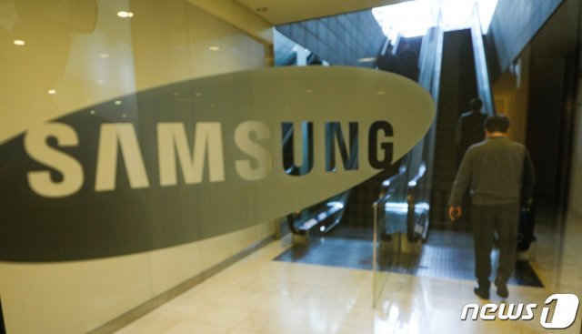 25일 서울 삼성전자 서초사옥. ‘국정농단’ 파기환송심에서 실형을 선고받아 법정구속된 이재용 삼성전자 부회장 측은 이날 대법원에 재상고를 하지 않기로 했다고 밝혔다. 이 부회장의 남은 형기는 약 1년 6개월이다. 예상 만기 출소 시점은 2022년 7월이다. 2021.1.25/뉴스1 © News1