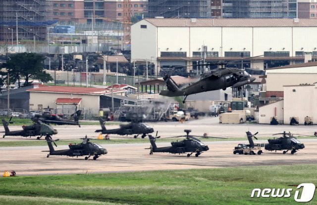 경기도 평택 캠프 험프리스에 헬기들이 계류돼 있는 모습.  © News1