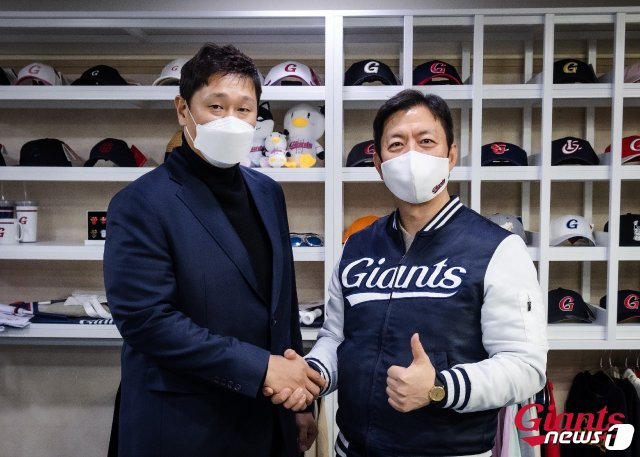 이대호가 2년 26억원에 롯데와 재계약했다. (롯데 자이언츠 제공)