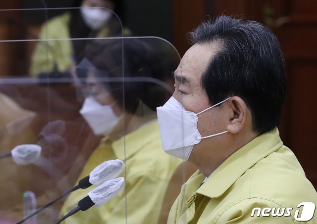 정세균 국무총리가 29일 오전 서울 종로구 정부서울청사에서 열린 코로나19 대응 중앙재난안전대책본부(중대본) 회의에서 모두 발언을 하고 있다. 2021.1.29/뉴스1 © News1