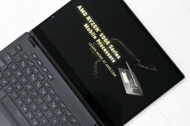 AMD 라이젠 9 5980HS를 탑재한 13.4형 노트북, 에이수스 ROG 플로우 X13. 출처=IT동아