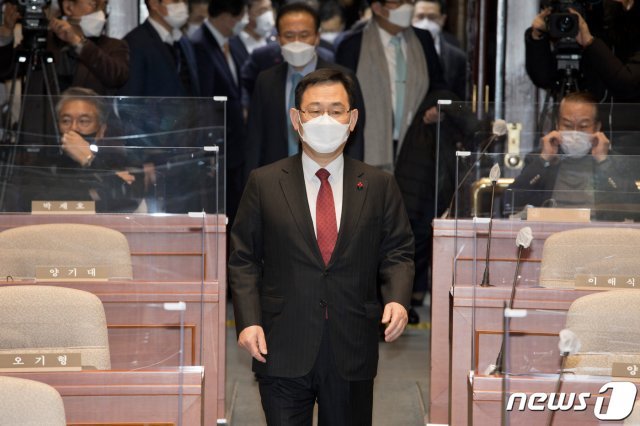 주호영 국민의힘 원내대표가 1일 오후 서울 여의도 국회에서 열린 의원총회에서 참석하고 있다. 2021.2.1/뉴스1 © News1