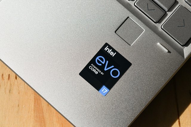 인텔 이보 플랫폼 노트북은 제품에 이보 라벨이 붙어있다. 출처=IT동아