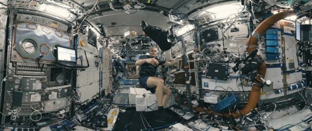 Space Explorers: The ISS Experience ?? ??. ??=LG????