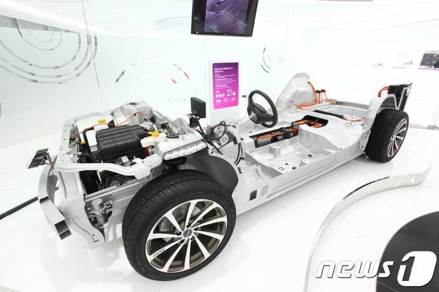LG화학 기술연구원에 전시된 전기차 배터리 © News1