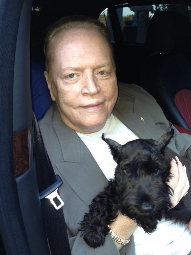 사진출처=래리 플린트 트위터