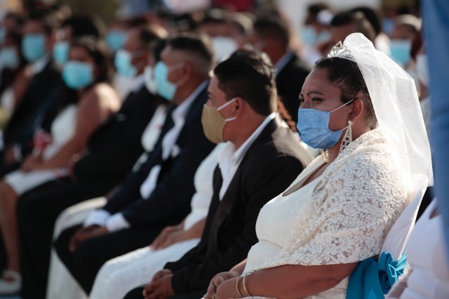 14 일 니카라과 마나과에서 열린 400여 명의 결혼식. AP