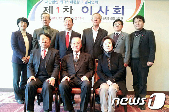 최광수 전 외무부 장관(가운데)의 생전 모습. © News1