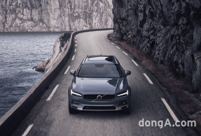 볼보 V90 크로스컨트리 B6 AWD 인스크립션