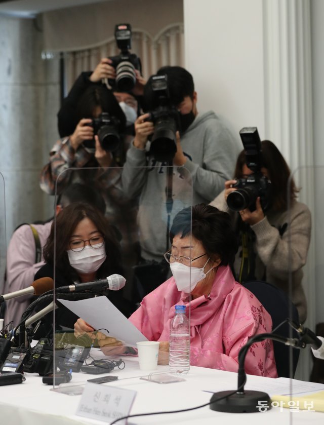 기자회견에는 일본 언론들도 다수 참석해 취재를 벌였다.
