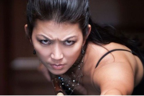 당구에 집중하고 있는 자넷 리 - 자넷 리 SNS 갈무리