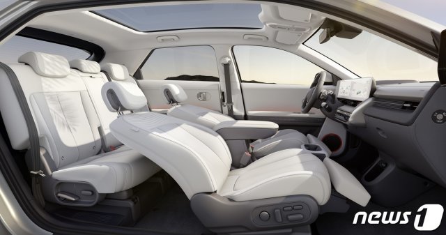 현대자동차 전용 전기차 브랜드 아이오닉의 첫 모델인 ‘아이오닉 5’(IONIQ 5)가 23일 공개됐다.(현대차 제공) 2021.2.23