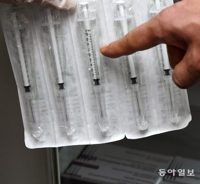 백신주사기는 손실을 한방울이라도 줄이기 위해 최적화해 만들어졌다. 2021.2.25 김재명기자 base@donga.com