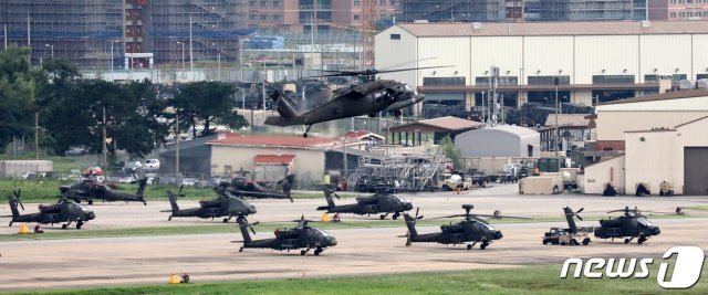 경기도 평택 캠프 험프리스에 헬기들이 계류돼 있다. 2020.8.11/뉴스1 © News1